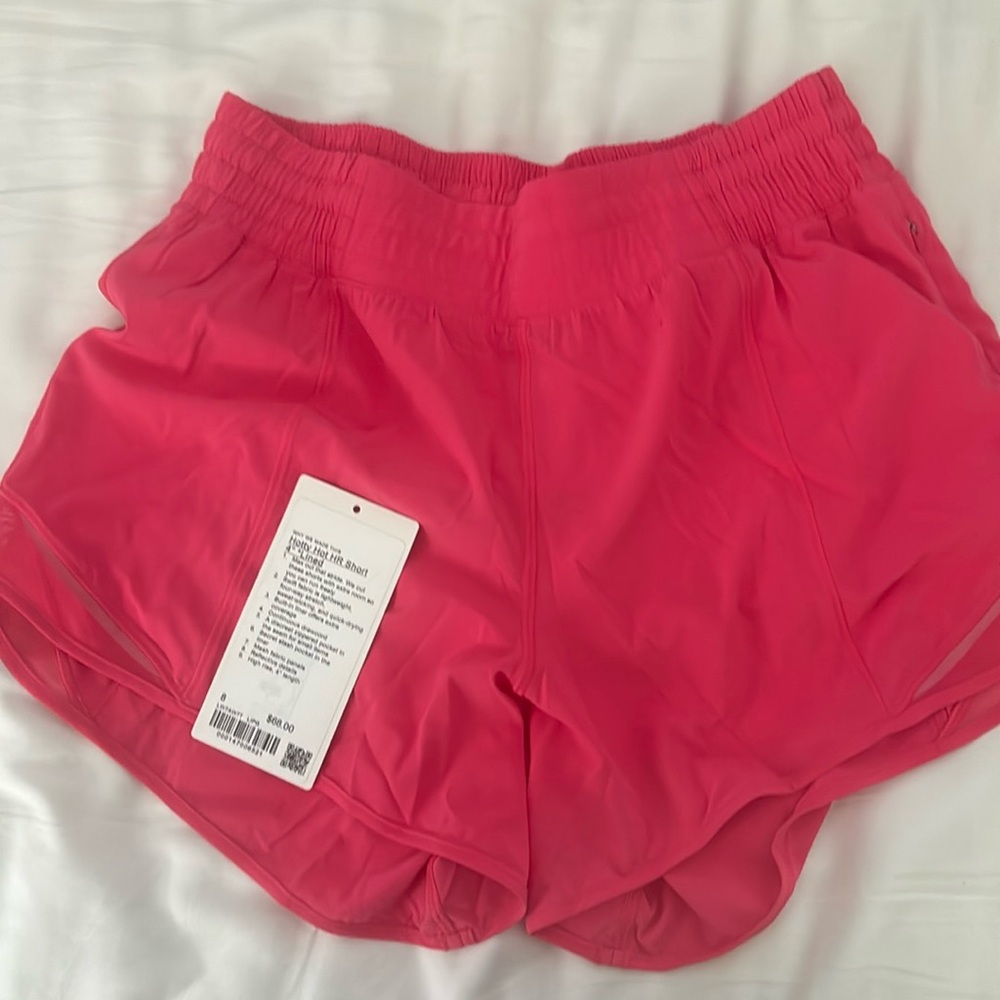 Brand new lululemon size 8 4 inch hotty hot